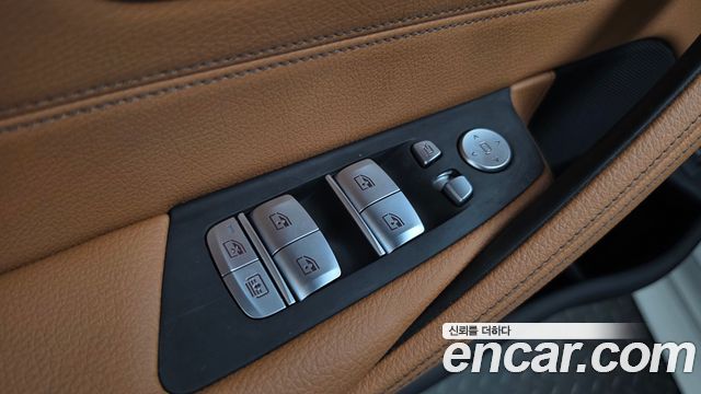 BMW 5-Series 2022 — photo 35