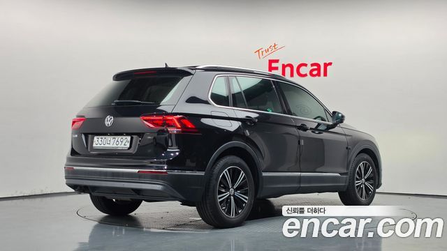 Volkswagen Tiguan 2020 — photo 2