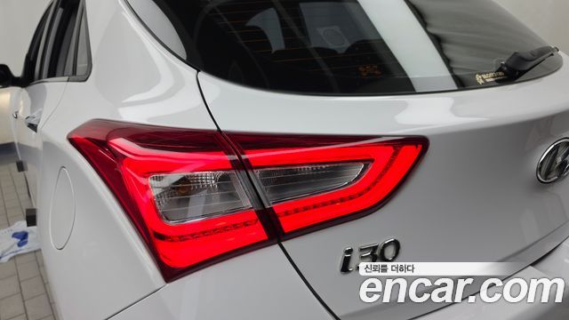 Hyundai i30 2012 — photo 9