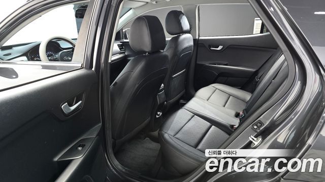 Kia Stonic 2018 — photo 9