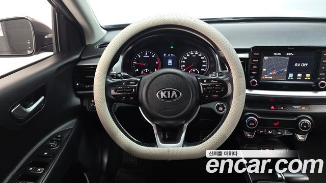 Kia Stonic 2018 — photo 12