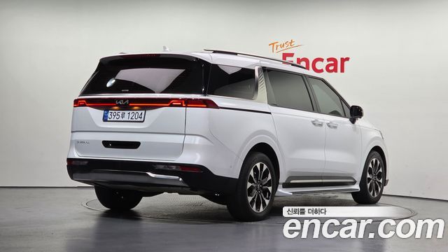 Kia Canival 2023 — photo 2