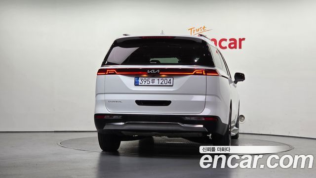 Kia Canival 2023 — photo 4