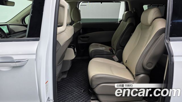 Kia Canival 2023 — photo 16