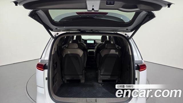 Kia Canival 2023 — photo 32
