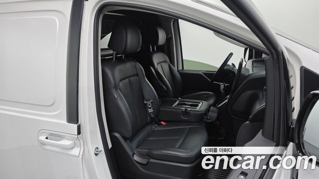 Hyundai Staria 2024 — photo 17
