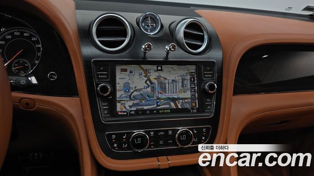 Bentley Bentayga 2018 — photo 15