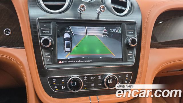 Bentley Bentayga 2018 — photo 16