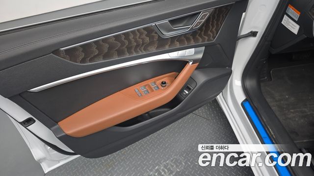 Audi A6 2021 — photo 14