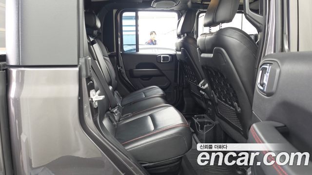 Jeep Gladiator 2021 — photo 18