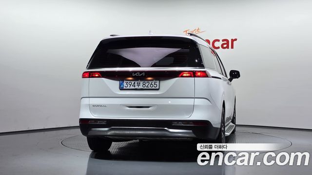 Kia Canival 2023 — photo 4