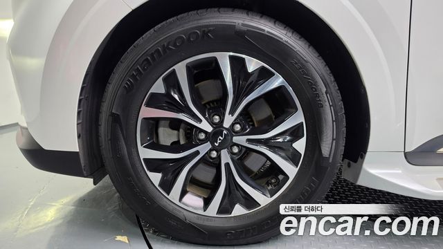 Kia Canival 2023 — photo 5