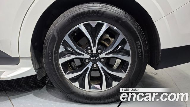 Kia Canival 2023 — photo 7