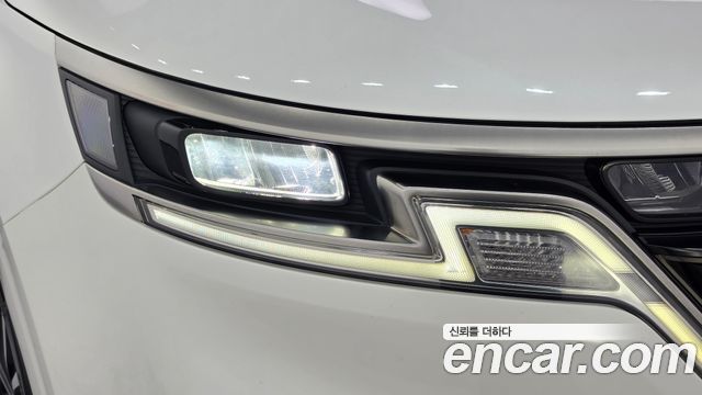 Kia Canival 2023 — photo 8