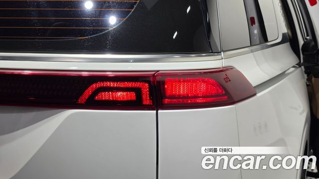 Kia Canival 2023 — photo 9