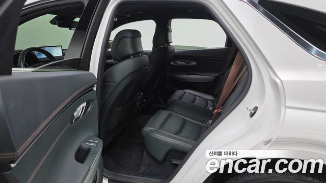 Genesis GV70 2022 — photo 23