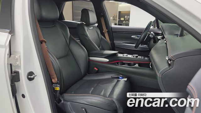 Genesis GV70 2022 — photo 24