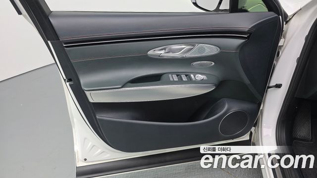 Genesis GV70 2022 — photo 14