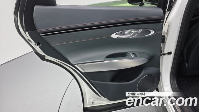 Genesis GV70 2022 — photo 15