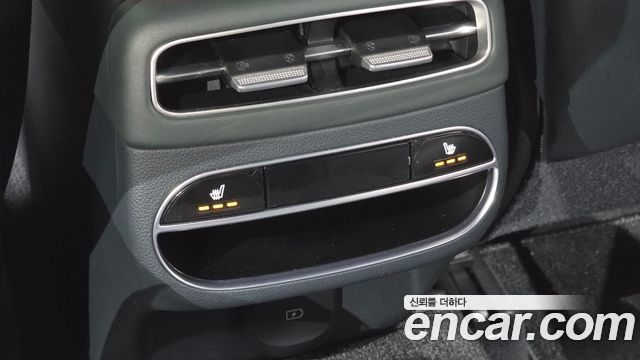 Genesis GV70 2022 — photo 30
