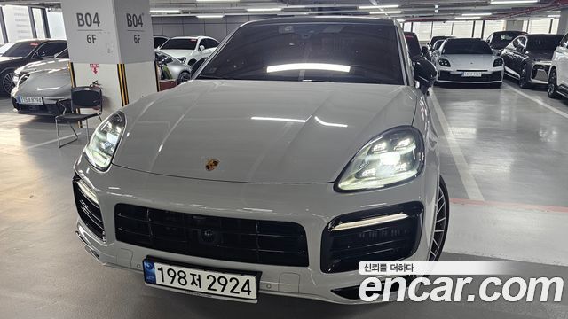 Porsche Cayenne 2023 — photo 1