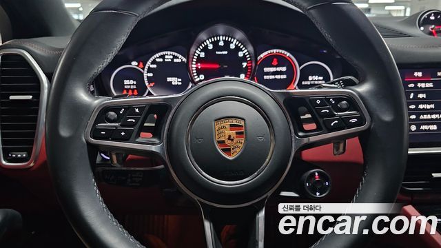 Porsche Cayenne 2023 — photo 2