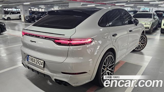 Porsche Cayenne 2023 — photo 8