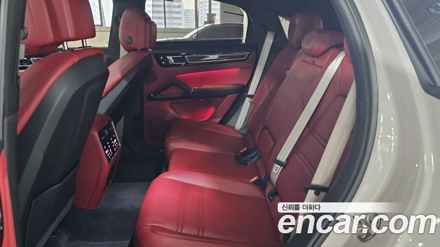 Porsche Cayenne 2023 — photo 16