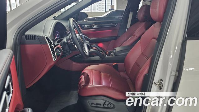 Porsche Cayenne 2023 — photo 17