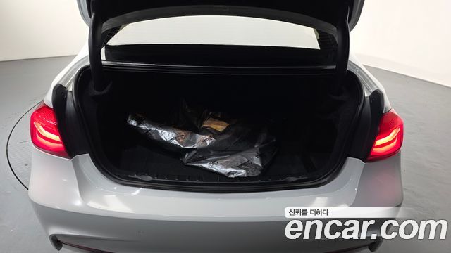 BMW 3-Series 2017 — photo 18