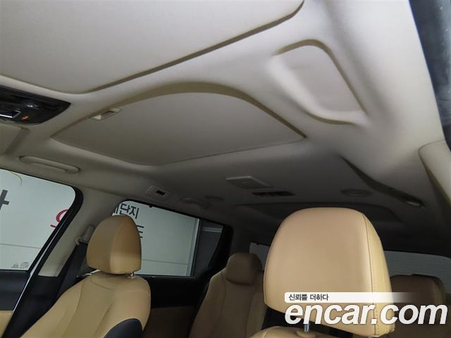 Kia Canival 2022 — photo 16