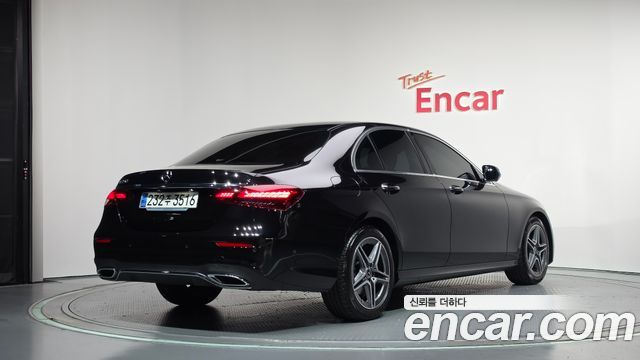Mercedes-Benz E-Class 2023 — photo 2