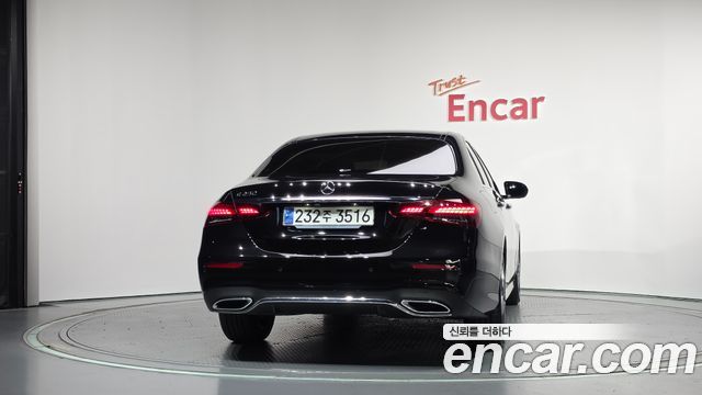 Mercedes-Benz E-Class 2023 — photo 4