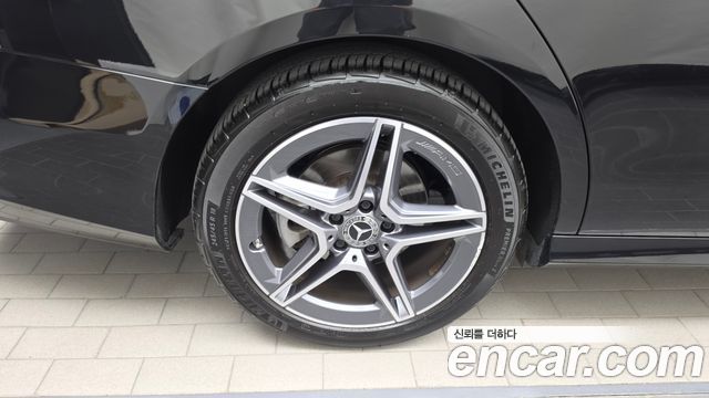 Mercedes-Benz E-Class 2023 — photo 5