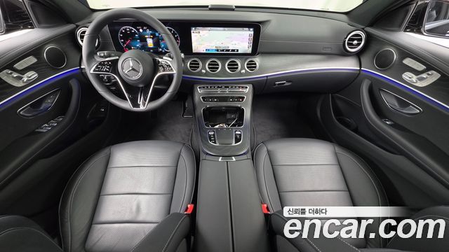 Mercedes-Benz E-Class 2023 — photo 10