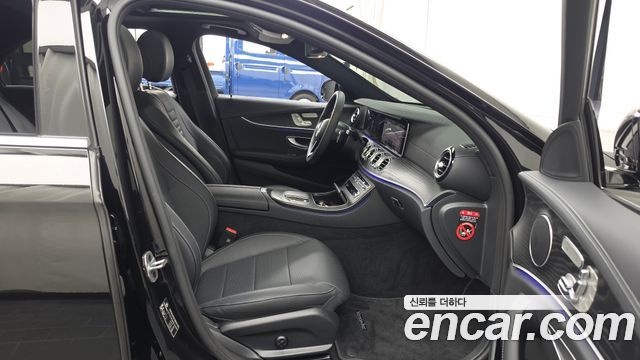 Mercedes-Benz E-Class 2023 — photo 17