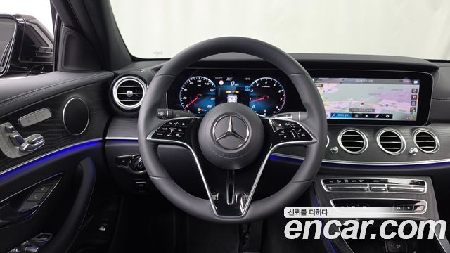 Mercedes-Benz E-Class 2023 — photo 19