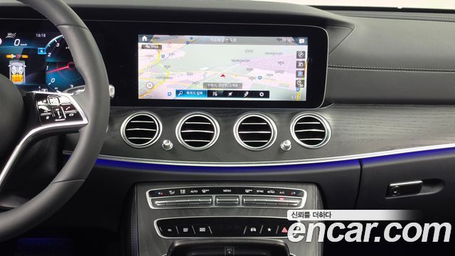 Mercedes-Benz E-Class 2023 — photo 20