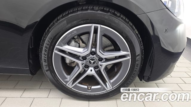 Mercedes-Benz E-Class 2023 — photo 7