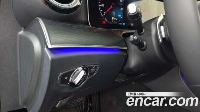 Mercedes-Benz E-Class 2023 — photo 27