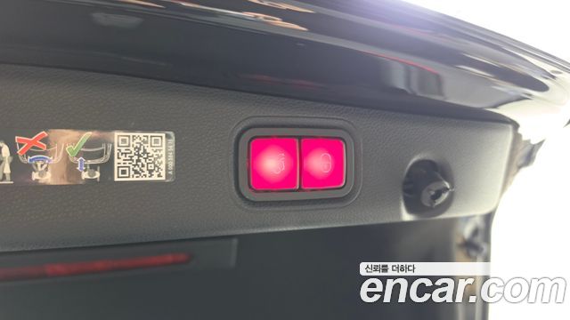 Mercedes-Benz E-Class 2023 — photo 32