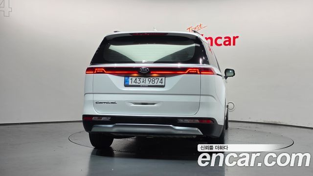 Kia Canival 2021 — photo 4