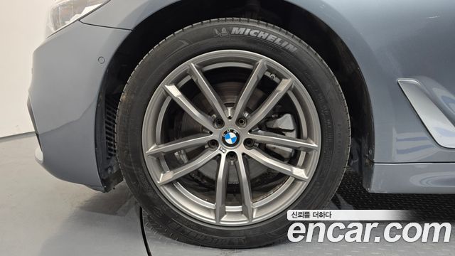 BMW 5-Series 2018 — photo 5