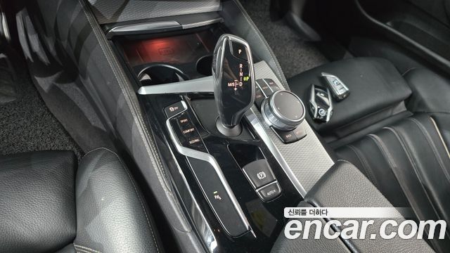 BMW 5-Series 2018 — photo 9