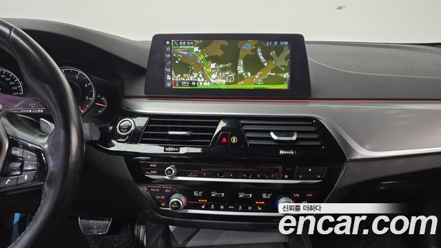 BMW 5-Series 2018 — photo 13