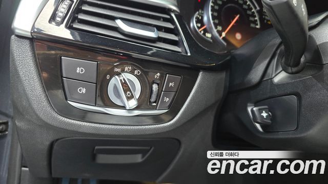 BMW 5-Series 2018 — photo 16