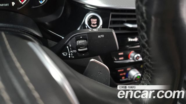 BMW 5-Series 2018 — photo 18