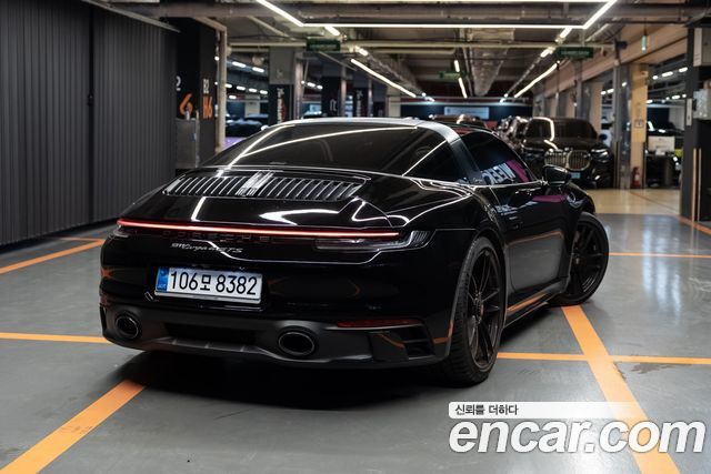 Porsche 911 2022 — photo 2
