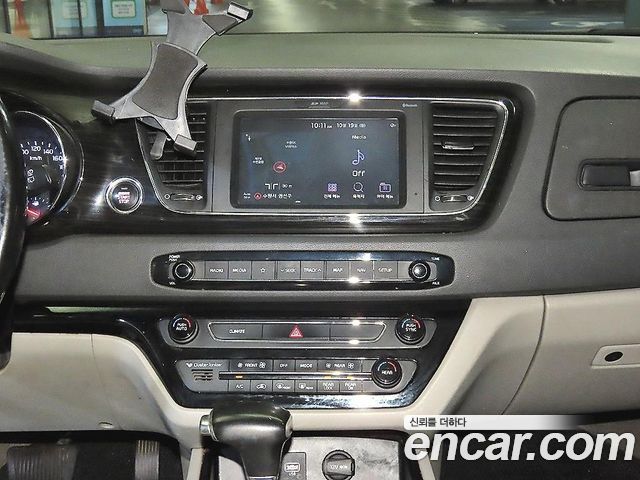 Kia Canival 2019 — photo 12