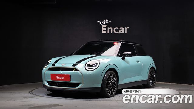 Mini Cooper 2024 — photo 1